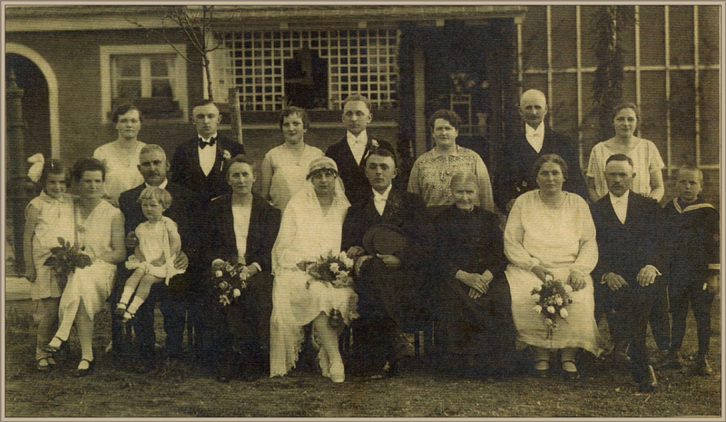 19_Willi Neumann heiratet 1929 Charlotte rechts von ihm seine Großmutter Ernestine Neumann oben rechts Paul Neumann mit Frieda