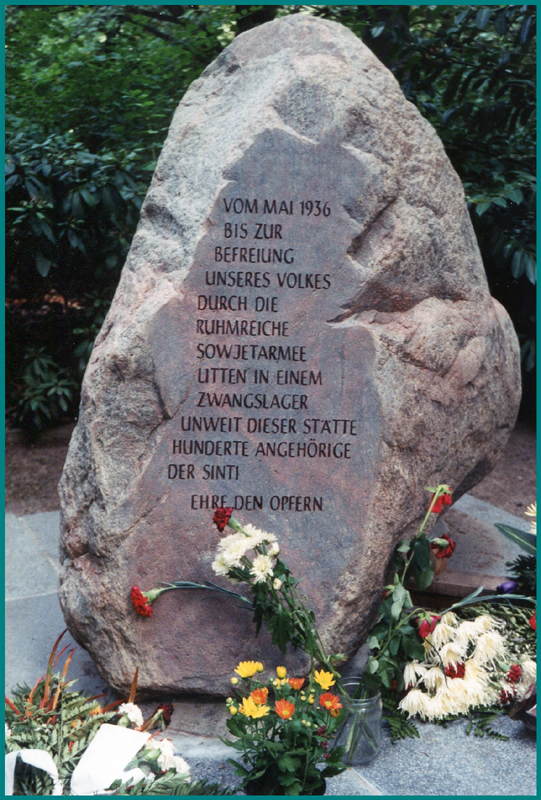 08_Der Sinti-Stein auf dem Friedhof Berlin-Marzahn